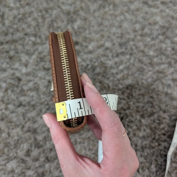 NWT Dooney & Bourke Tan Leather Zip Wallet - Picture 7 of 9